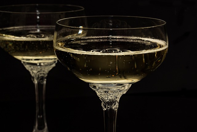 Detaljer og finesser i champagne fra boblernes liv til servering